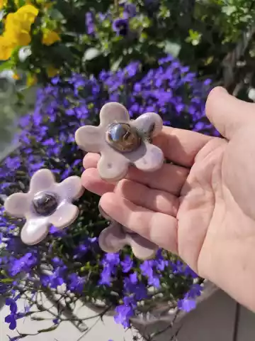 kwiat ceramiczny amarantowy