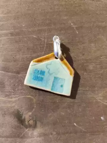 wisior ceramiczny domek