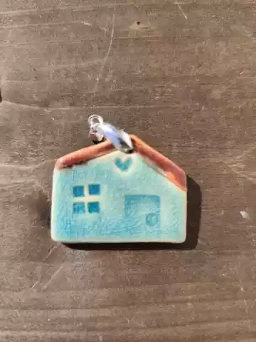 wisior ceramiczny domek