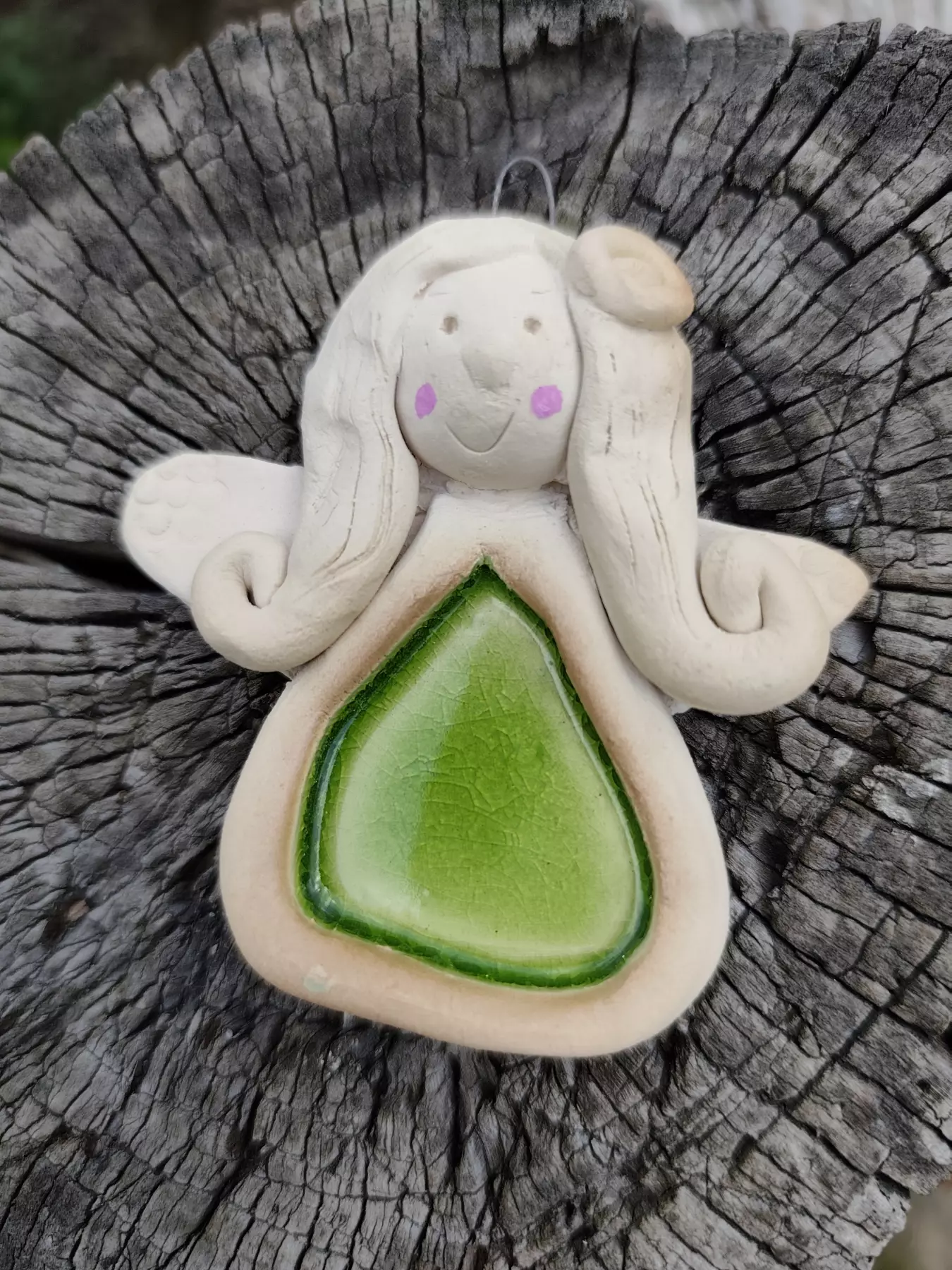 aniołek ceramiczny w kolorowej sukience